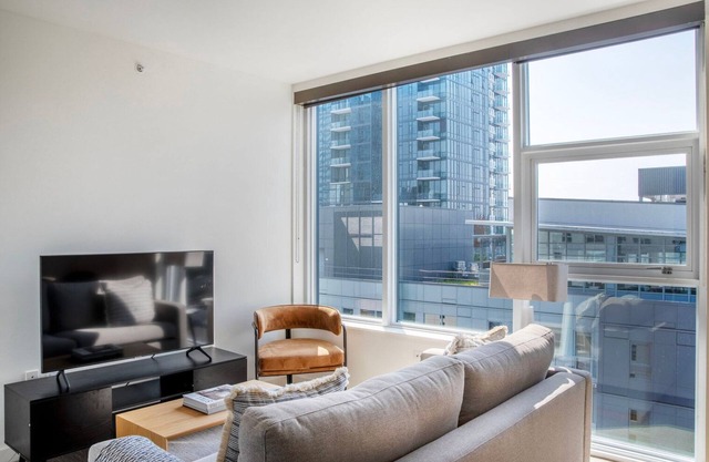 Deluxe Bellevue Studio w/Gym & BBQ, nr Coffee Shops, by Blueground