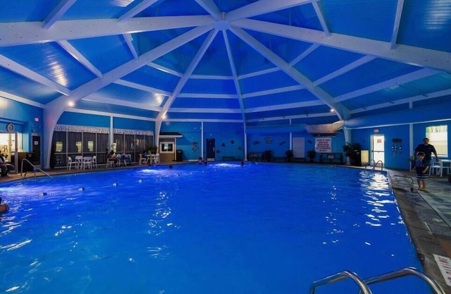 Deluxe Business Hub with Spa & Pool!
