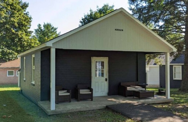 Deluxe Cabin 3 - Hartman Center