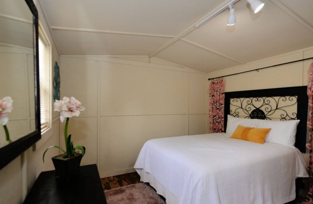Deluxe Creekside Tiny Home Mtn Getaway/TIEC