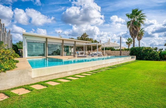 Deluxe Font Sea - Five Bedroom Villa, Sleeps 10