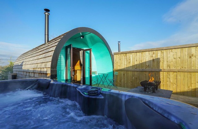 Deluxe Glamping Pod with Hot Tub