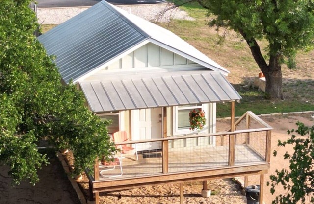 Deluxe King Cabin #15 near Guadalupe River
