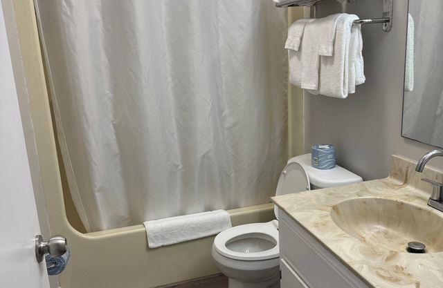 Deluxe King Condo 218