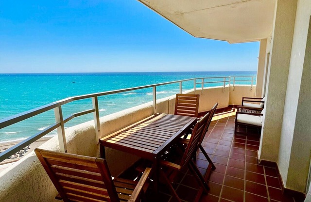 Deluxe Large Apartment with Sea Views Benalbeach