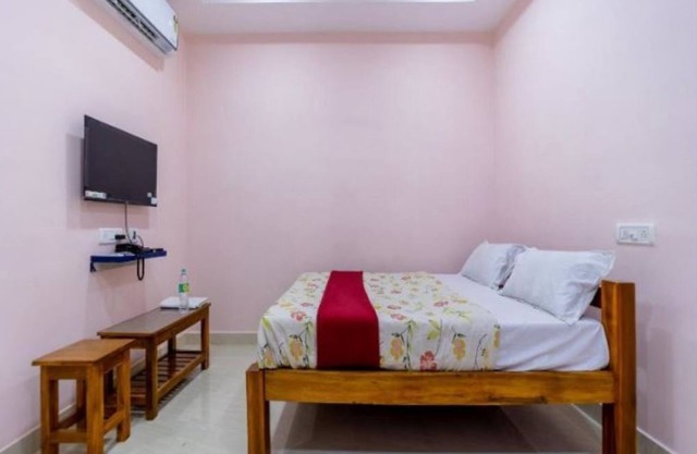 Deluxe Room - Happy Inn