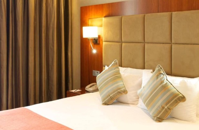 Deluxe Room Near Grand Barsha Mall By Luxury Bookings