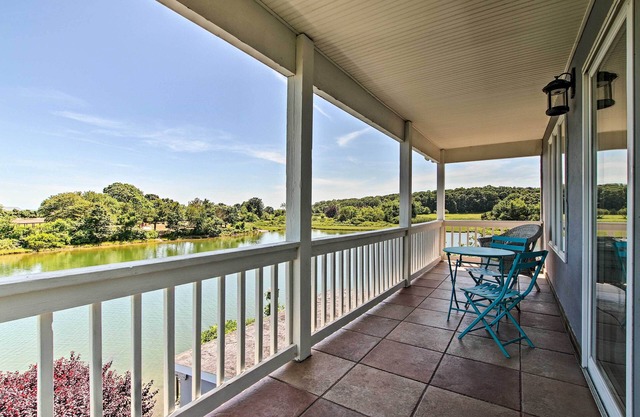 Deluxe Waterford Home w/Views, Outdoor Bar & More