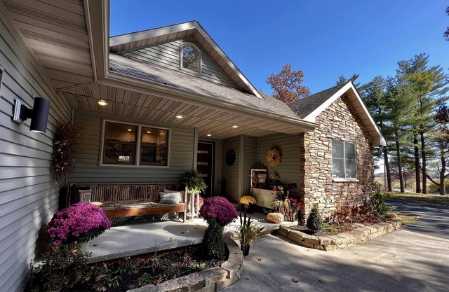 DeMotte Area Upscale, Secluded Home on 3.5 Acres w Firepit, Gym & Game Room