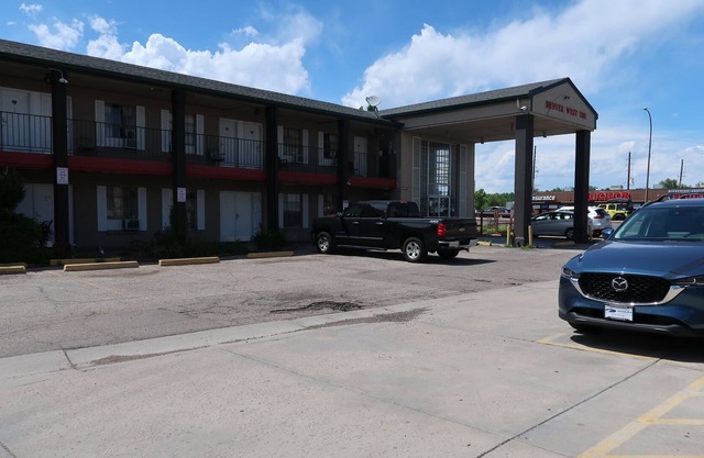 Denver West Inn