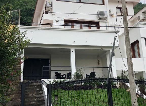 Departamento zona residencial CON PILETA