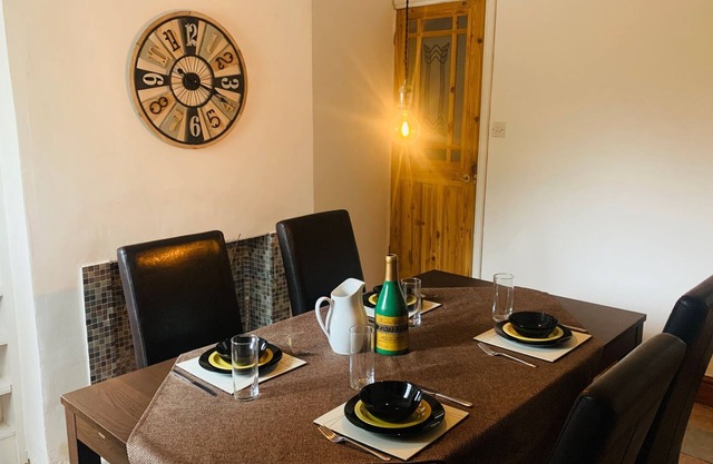 Derby Convenient House with Workspace
