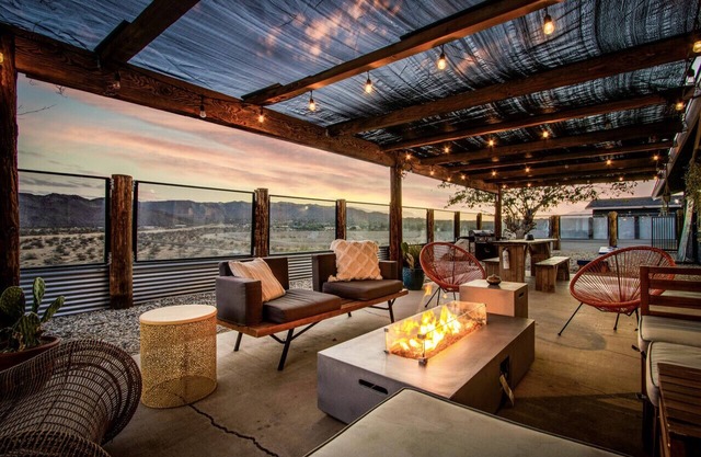 Desert Escape + Casita:Pickleball, Fire Pit, Stars