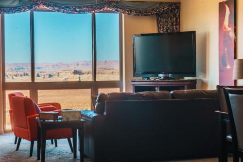 Desert Frontier with Garage, Boat Space, & WFH Workspace