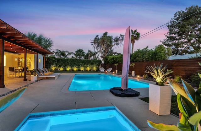Desert House-A Relaxing Mid-Century Oasis