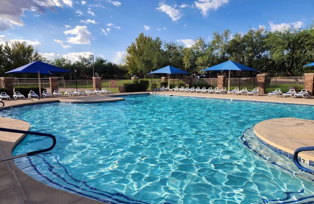 Desert Oasis at beautiful Rancho Sahuarita 4-bed haven