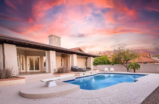 Desert Retreat | Heated Pool, Mini Golf & Games
