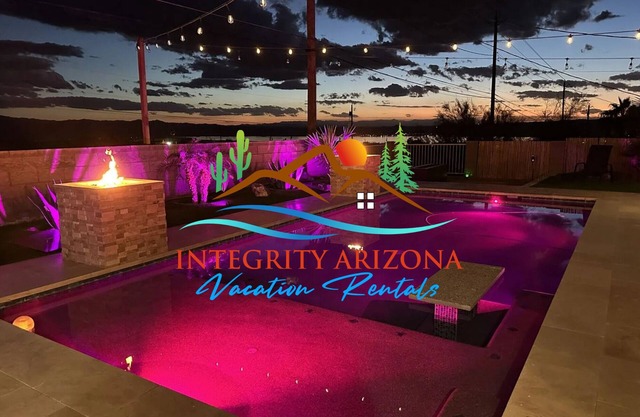 Desert Rose Oasis, Pool, Firepit, Lake Views!