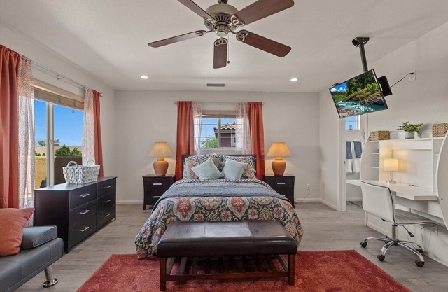 Desert Studio patio, fire-pit, parking washer/dryer