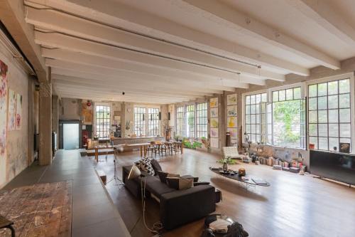 Design Loft with Private Parking by Rent All Como