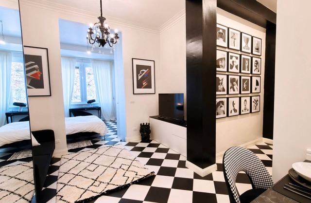 Designed 2 rooms Milano Center shopping area, Subway to Airport and Fiera Milano