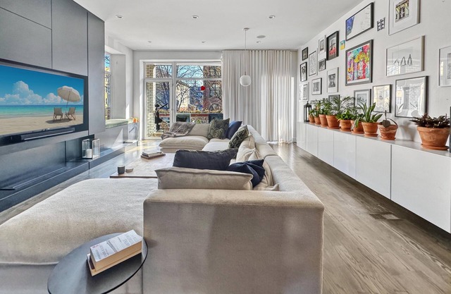 Designer 5+ Bedroom Indoor Outdoor Living Central Wicker Park! Family Discounts!