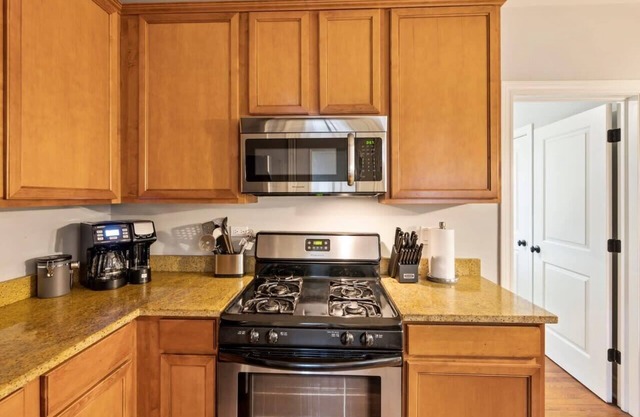 Designer Apartment 10 Min Walk to Wrigley!