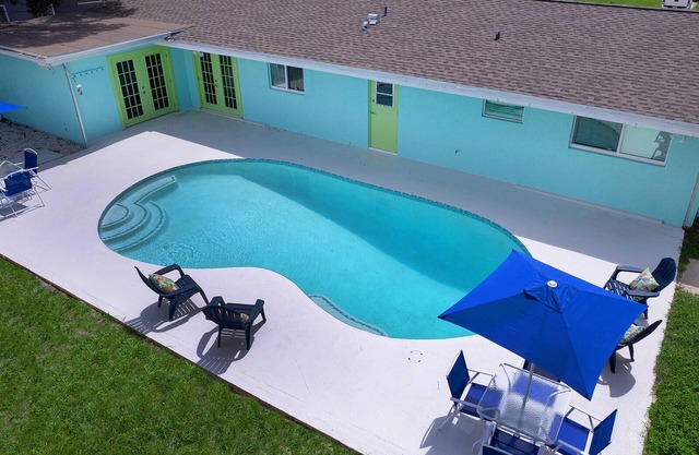 Designer Coastal Pool + Game Room home close to Siesta and downtown