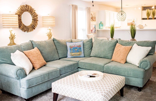 DESIGNER DECORATED,LUXURIOUS BEDDING,MINUTES TO BEACH,GOLF,SHOP & DINE