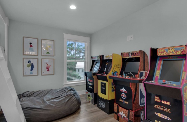 Designer Finishes, Arcade Room, Sleeps 14 + Free Attraction Tickets!