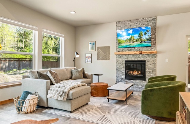 Designer Mt Rainier Stay Hot Tub Fire Pit