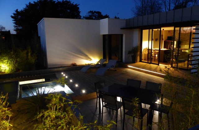 Designer villa with jacuzzi, the beach on foot