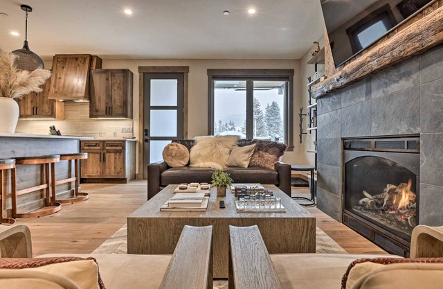 Designer Winter Park Condo w/Private Hot Tub