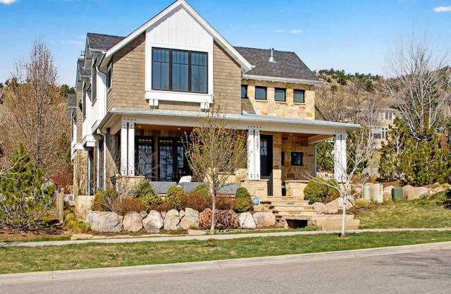 Desirable modern house, steps to Sanitas loop trail and walk to downtown Boulder