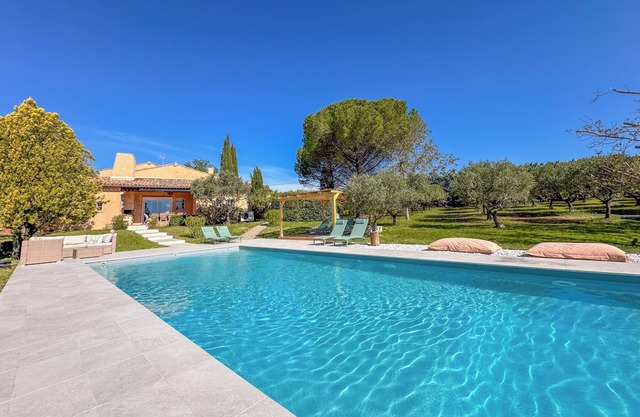 Detached 200m2, 5 bedroom Mas, heated pool 15 x 5m, air con, 5000m2 gardens