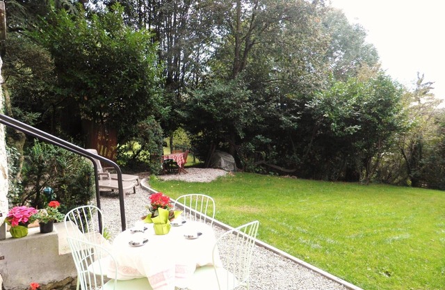 DETACHED APARTMENT IN ANNECY'S HISTORICAL CENTER WITH PRIVATE GARDEN
