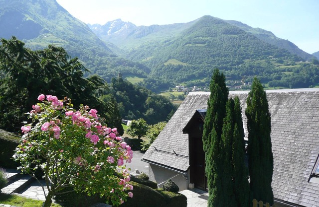 Detached house-Dominant view over the valley (seasonal rental)