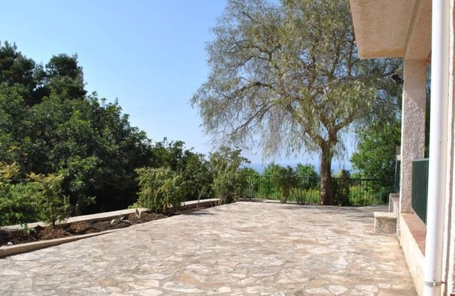 Detached house with large garden 4/5 people