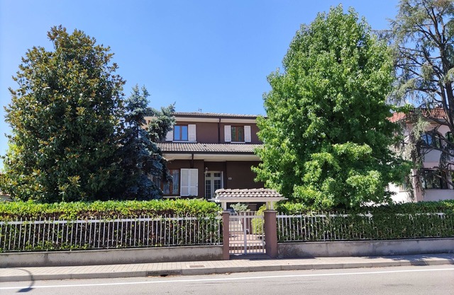 Detached house surrounded by its own green space - Host Betty & Mauro