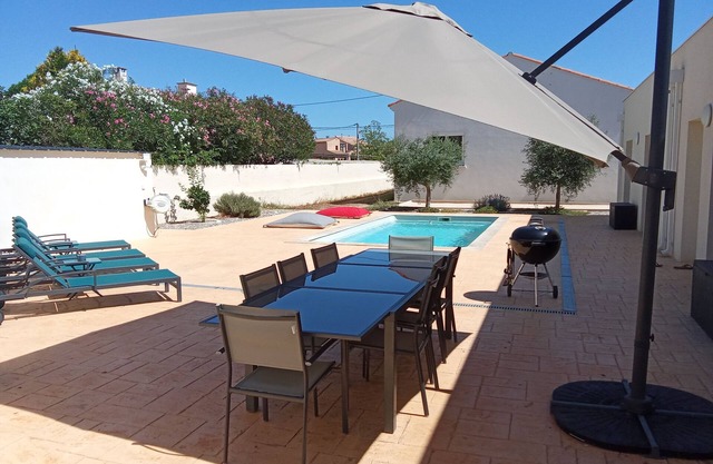 Detached house with private air-conditioned swimming pool pétanque court