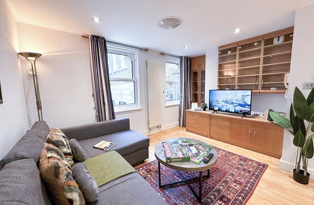 Detached house with FREE PARKING & Wi-Fi in Little Venice near Paddington