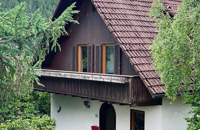 Detached house with large garden, suitable for families with children