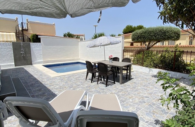 Detached, private house with Pool