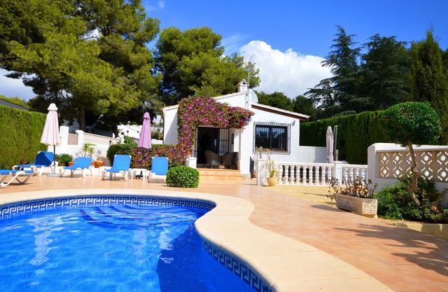 Detached Villa with Private Pool and Garden