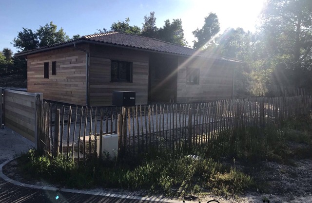 DETACHED WOODEN HOUSE 4BED SWIMMING POOL & JACCUZI BED AND MIXE NEAR CONTIS OCEAN