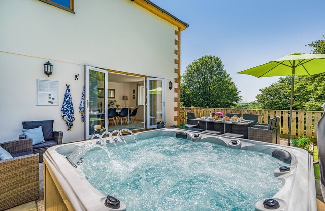 Devon House - Five Bedroom House, Sleeps 10