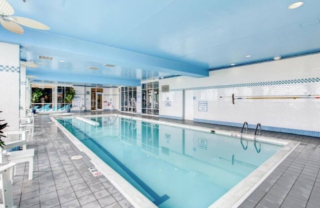 Diamond Resorts Boardwalk Resort and Villas - 1 Bedroom Access Roll-in Shower
