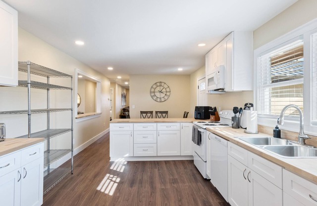Diana’s Place – 6 BDR Ranch for Long or Short Stays! Heart of the City