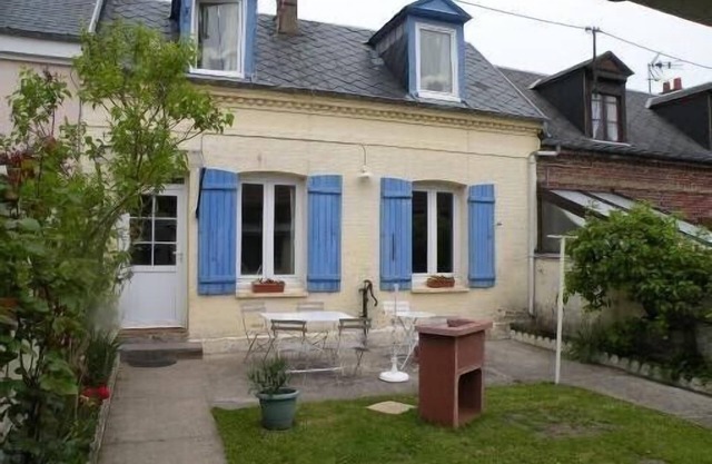 DIEPPE house with exposed garden facing SOUTH, the sea is 500 m