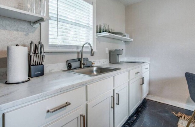 Dignowitty Oasis 3BR w/♛KingBeds ~ 5★ Location
